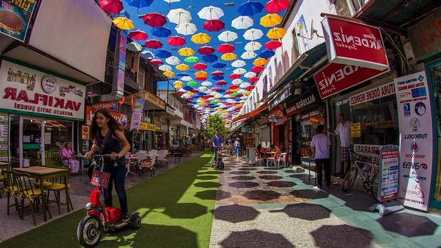 شارع المظلات في اسطنبول